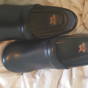 Dansko XP slip resistant black NWOT